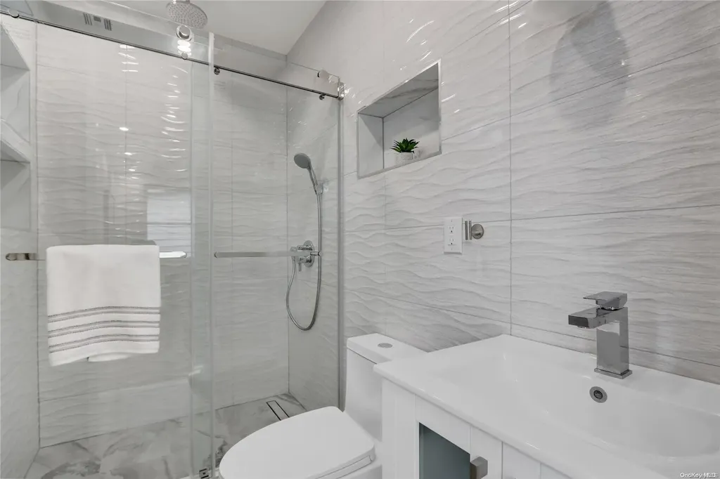 521 7th Avenue New Hyde Park NY 11040