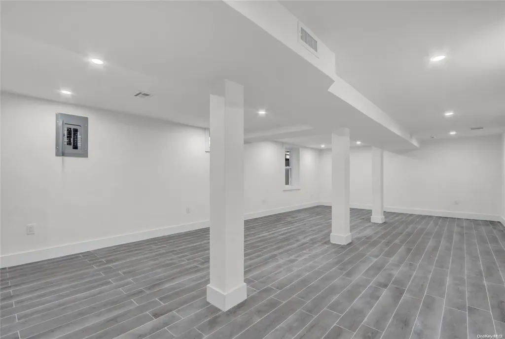 521 7th Avenue New Hyde Park NY 11040