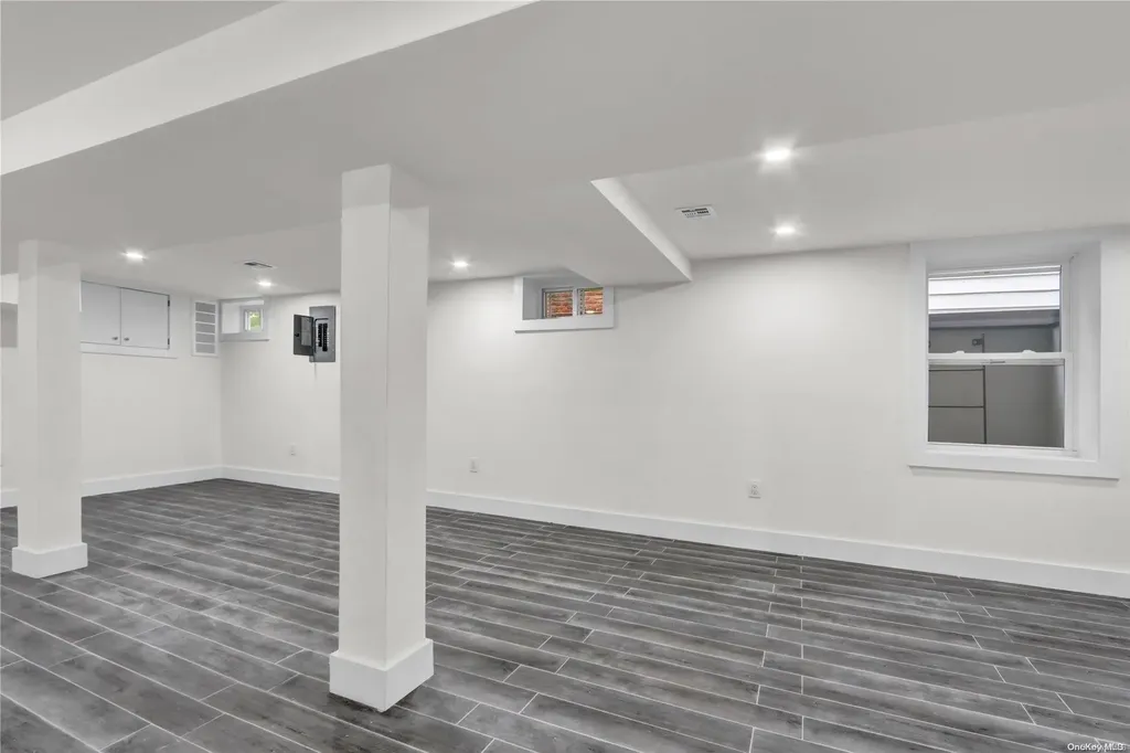 521 7th Avenue New Hyde Park NY 11040