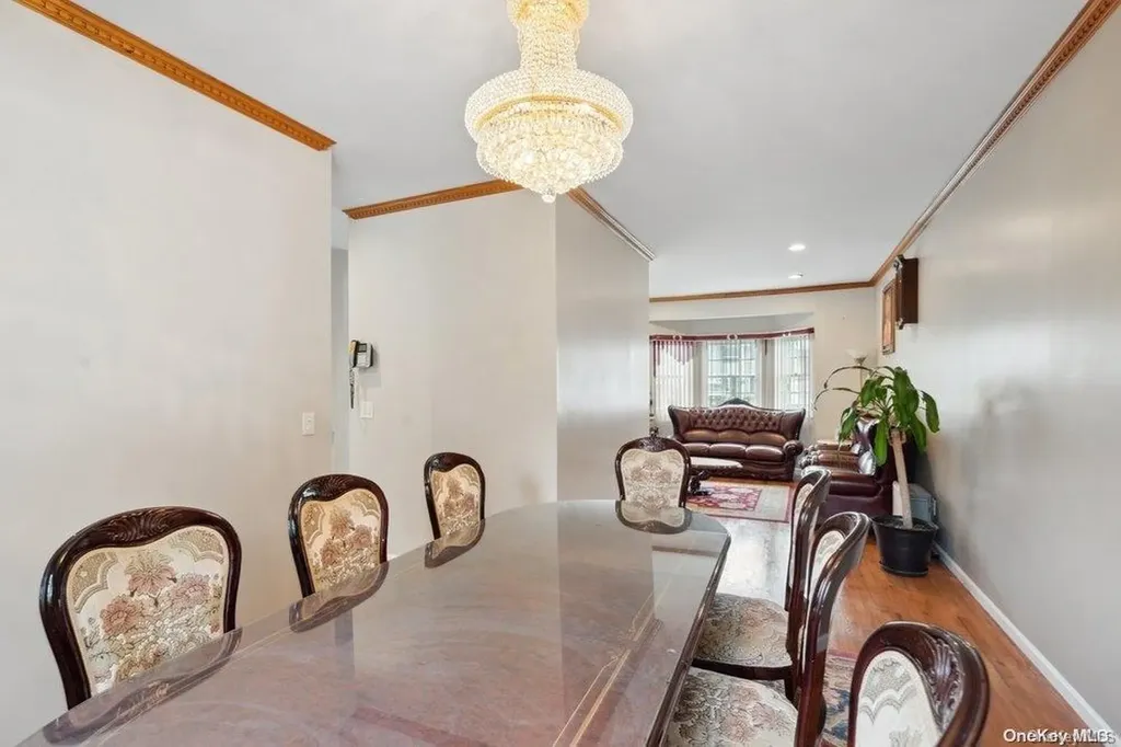 105 Paolo Court Plainview NY 11803