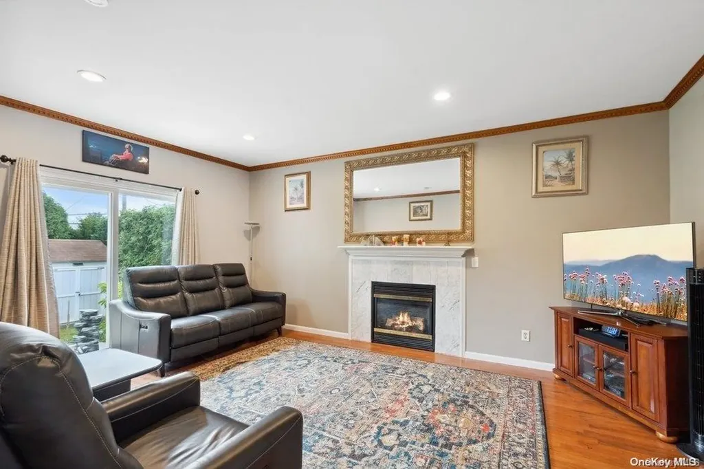105 Paolo Court Plainview NY 11803