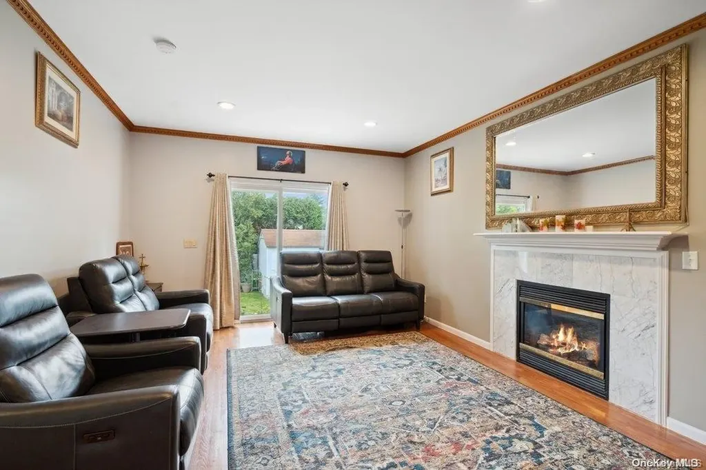 105 Paolo Court Plainview NY 11803