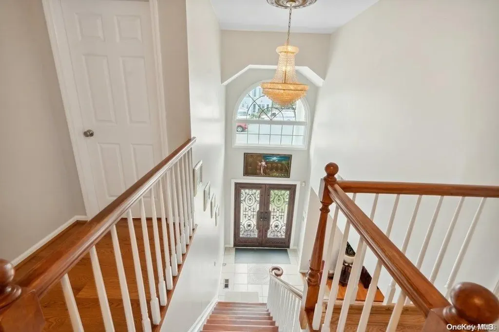 105 Paolo Court Plainview NY 11803
