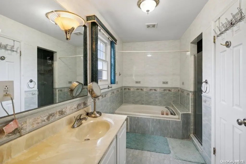 105 Paolo Court Plainview NY 11803