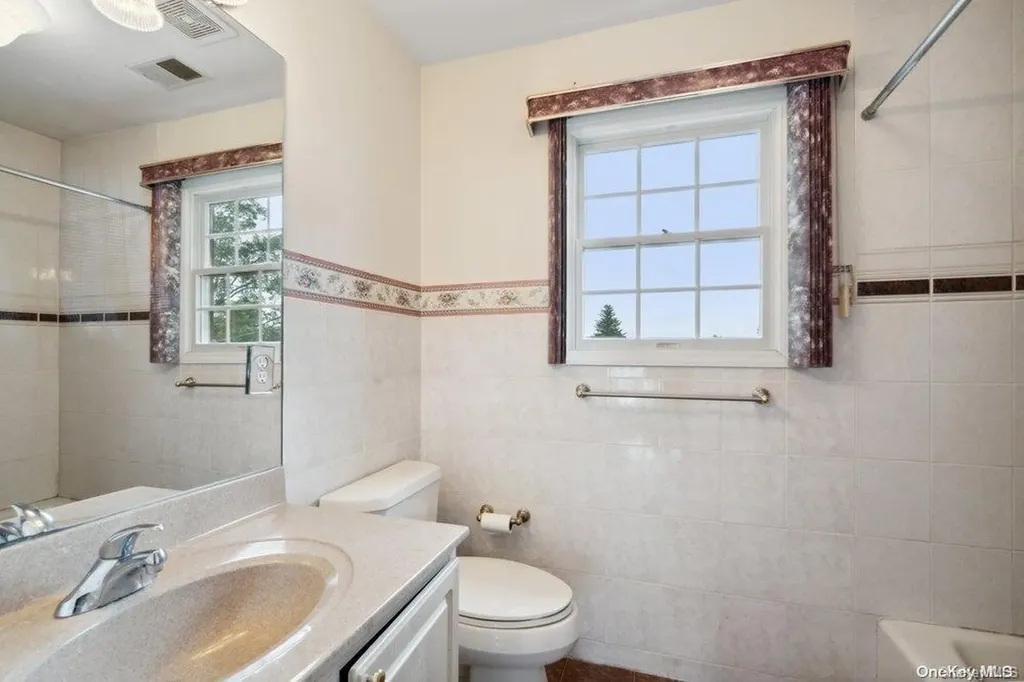 105 Paolo Court Plainview NY 11803