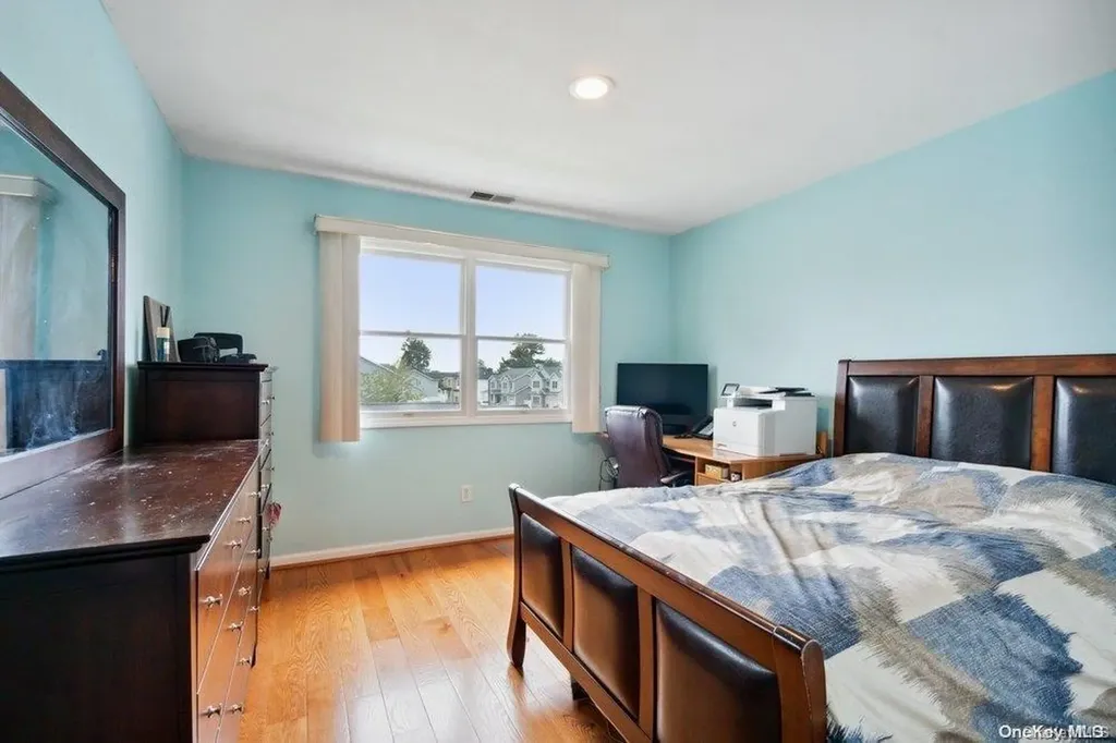 105 Paolo Court Plainview NY 11803