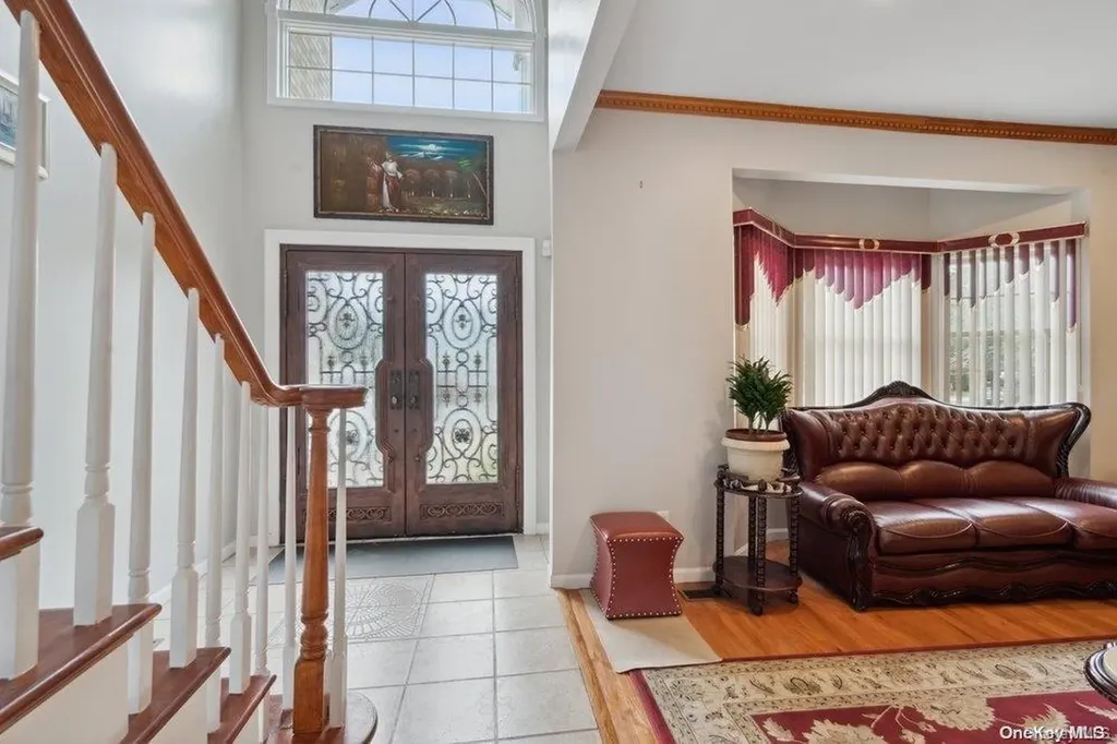 105 Paolo Court Plainview NY 11803
