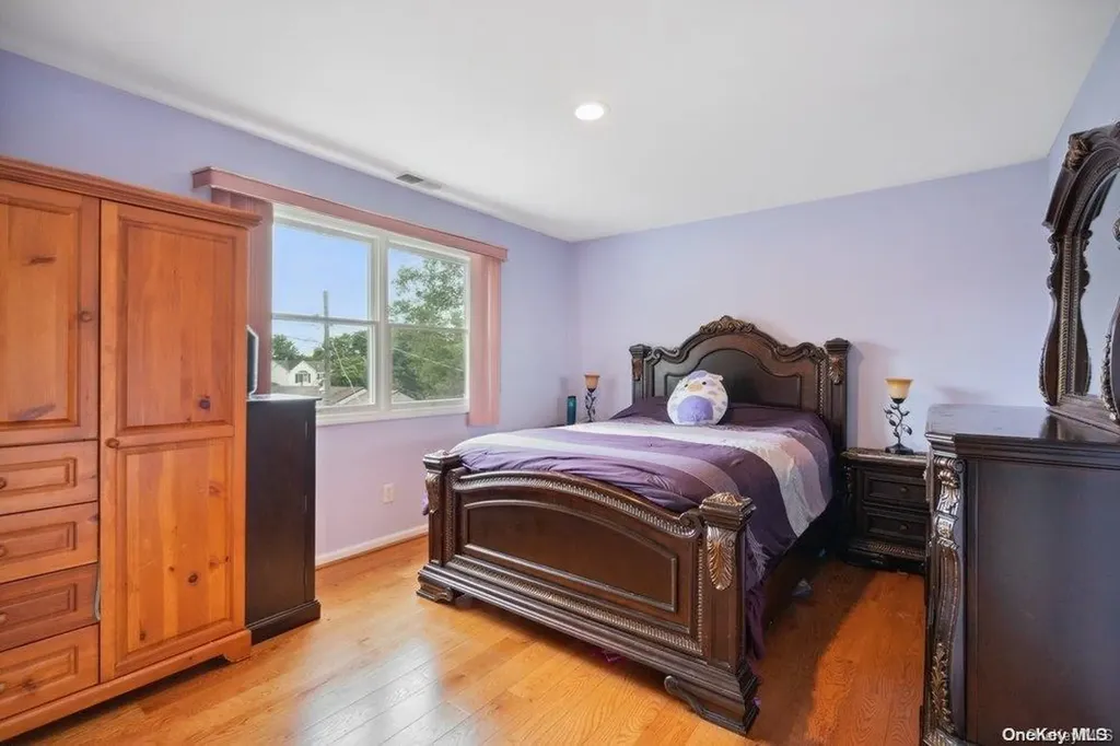 105 Paolo Court Plainview NY 11803