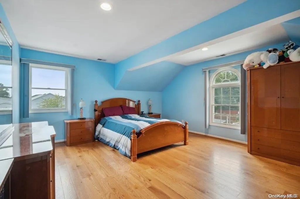 105 Paolo Court Plainview NY 11803