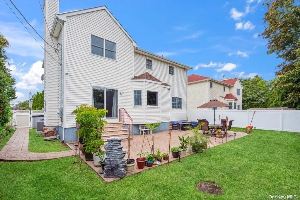 105 Paolo Court Plainview NY 11803