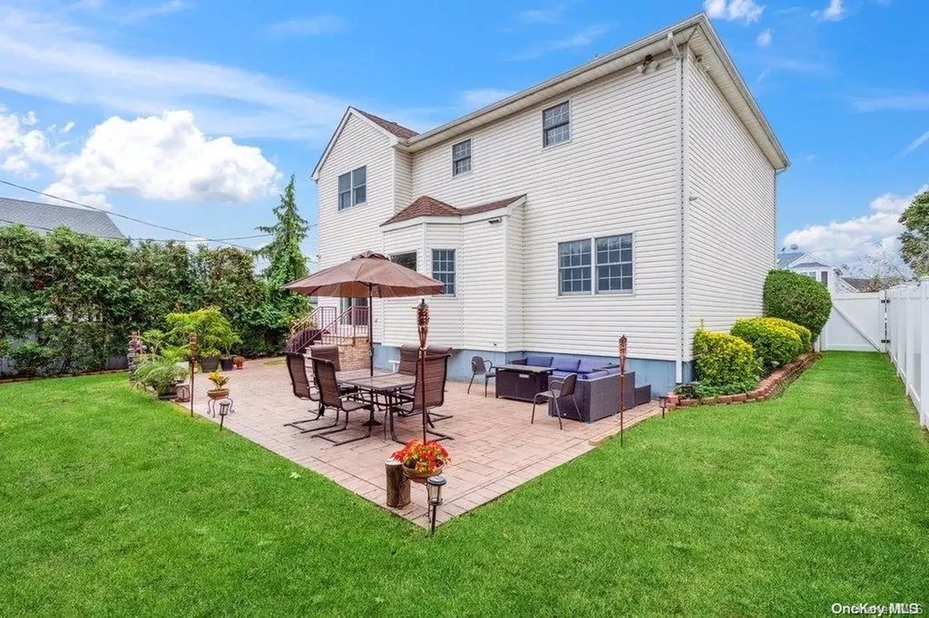 105 Paolo Court Plainview NY 11803