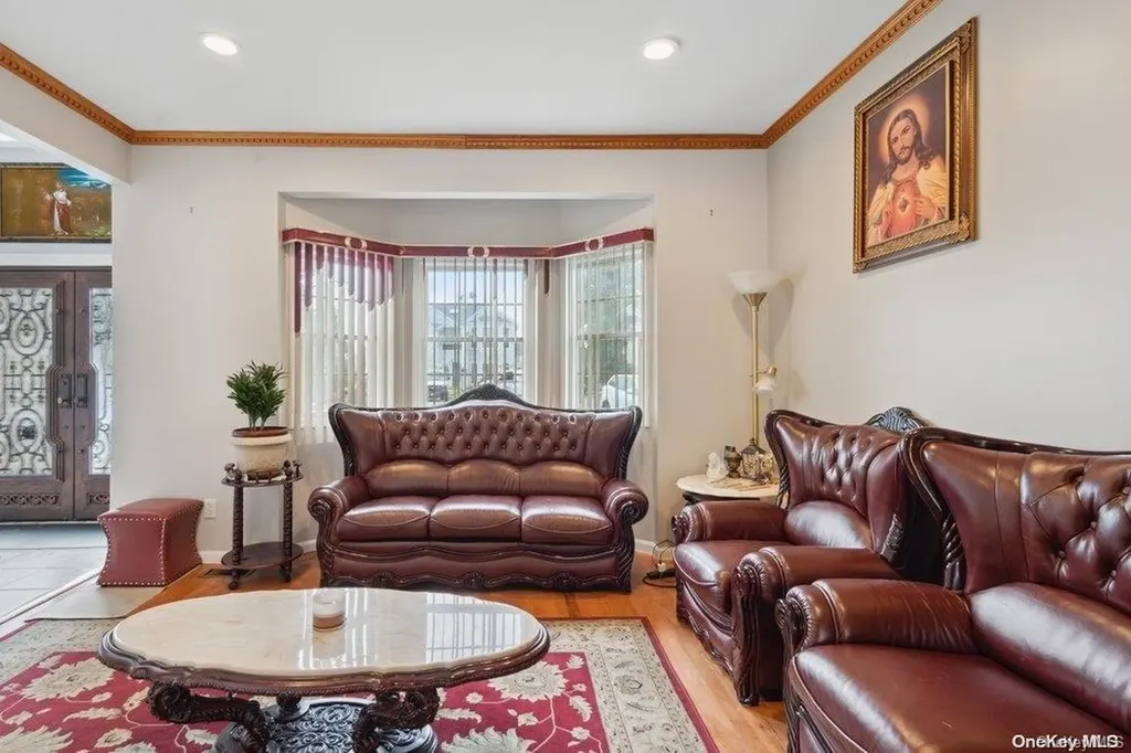 105 Paolo Court Plainview NY 11803