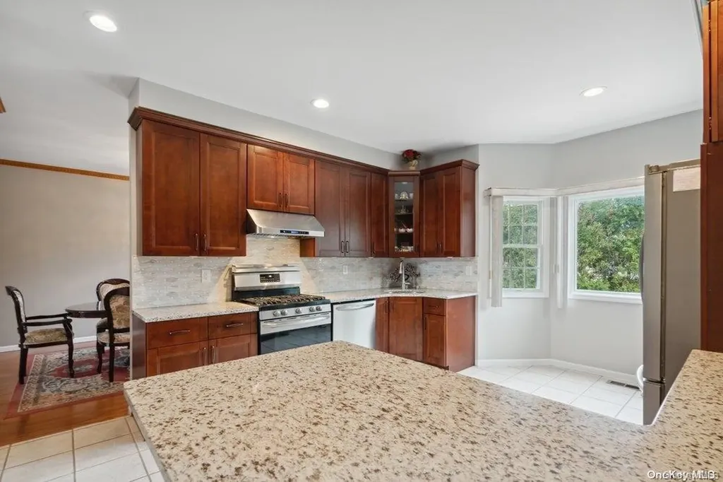 105 Paolo Court Plainview NY 11803
