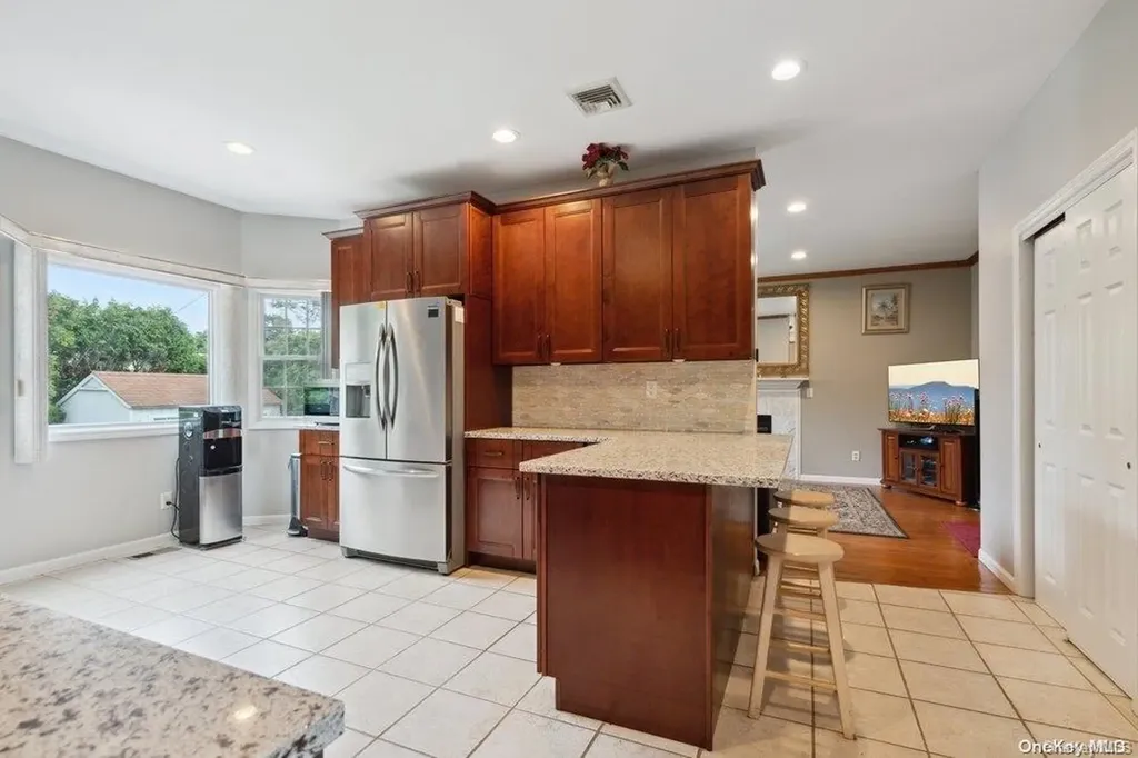 105 Paolo Court Plainview NY 11803