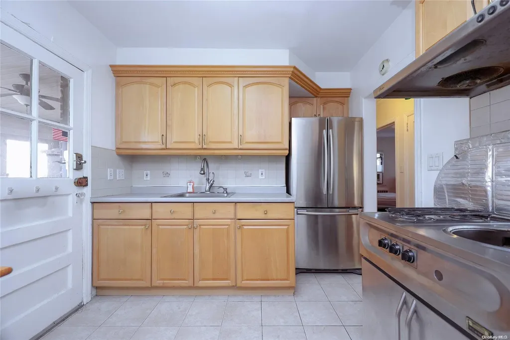 113 Strattford Road New Hyde Park NY 11040