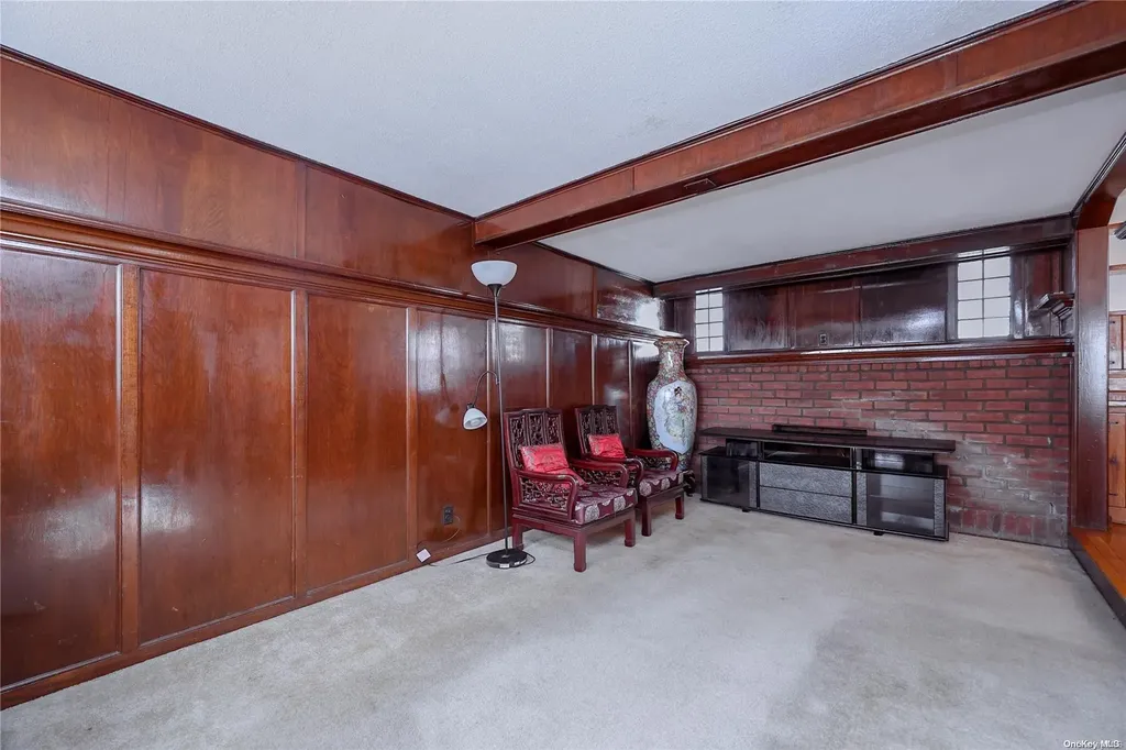 113 Strattford Road New Hyde Park NY 11040