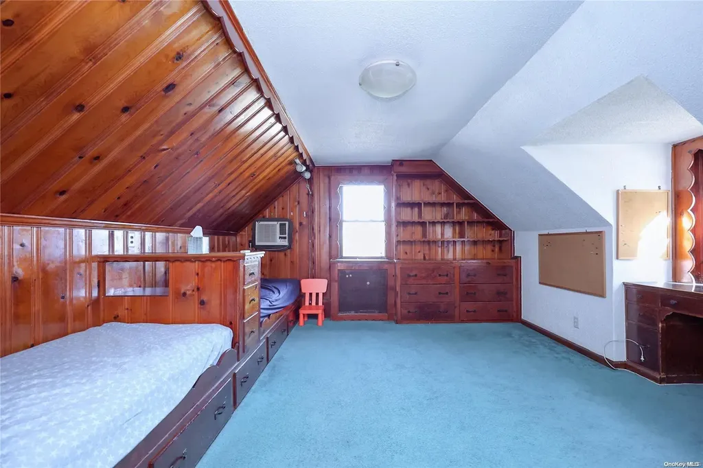 113 Strattford Road New Hyde Park NY 11040