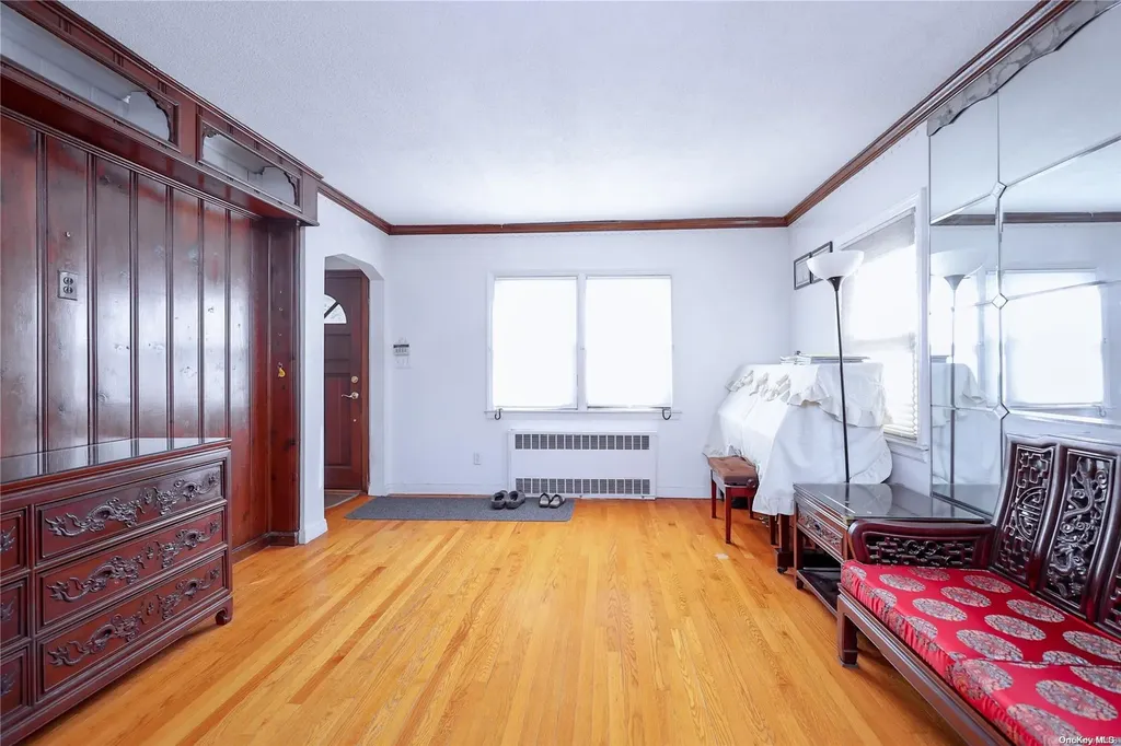 113 Strattford Road New Hyde Park NY 11040