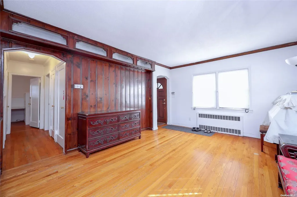113 Strattford Road New Hyde Park NY 11040