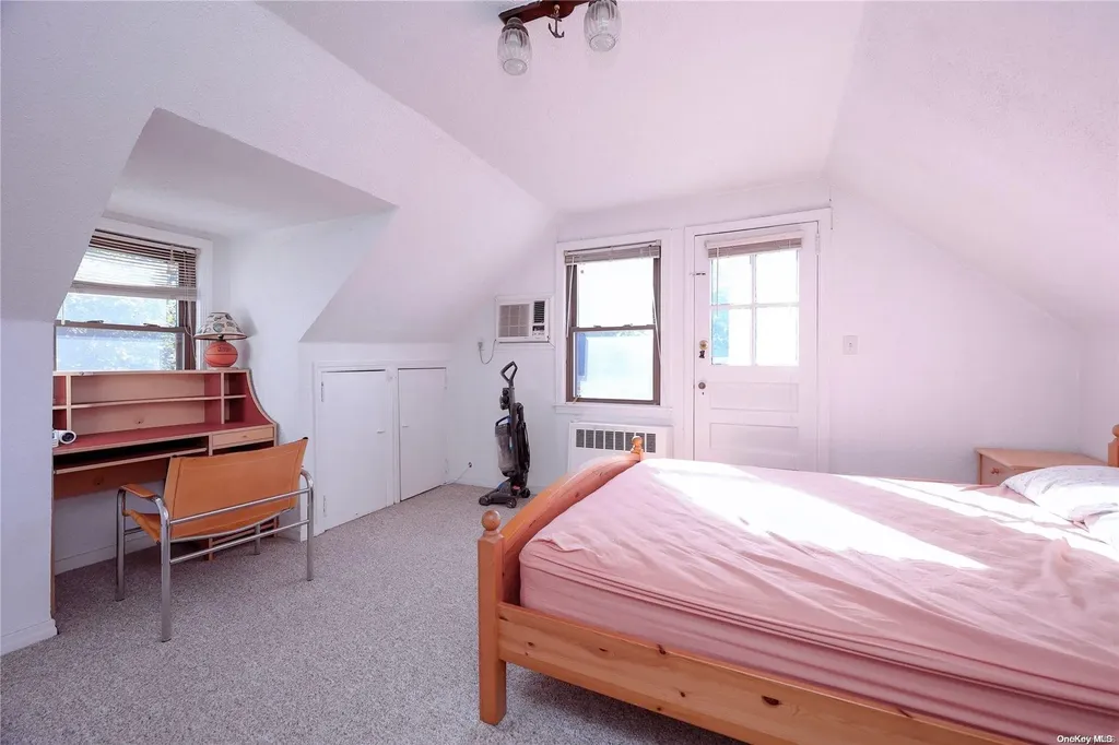 113 Strattford Road New Hyde Park NY 11040