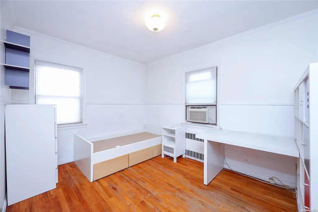 113 Strattford Road New Hyde Park NY 11040