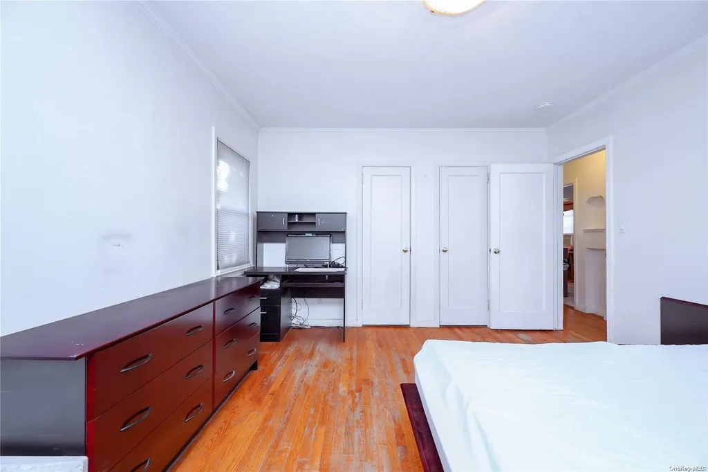 113 Strattford Road New Hyde Park NY 11040