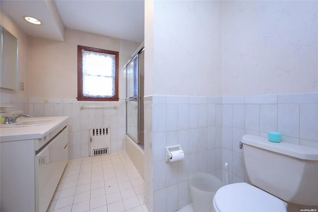 113 Strattford Road New Hyde Park NY 11040