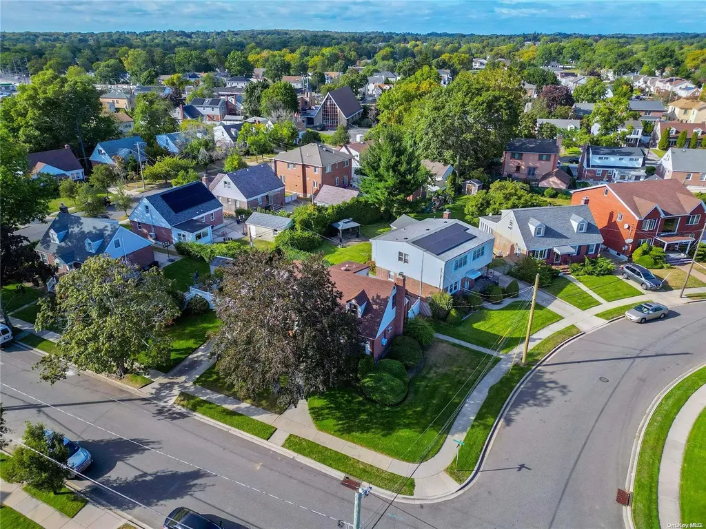 113 Strattford Road New Hyde Park NY 11040