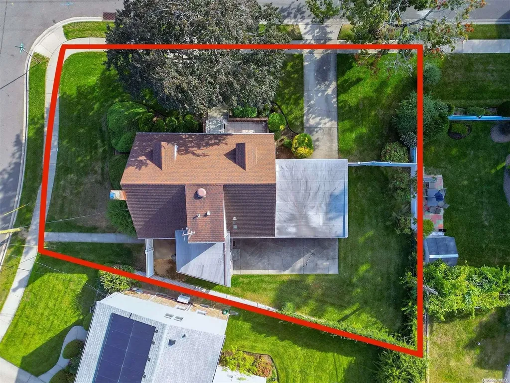 113 Strattford Road New Hyde Park NY 11040