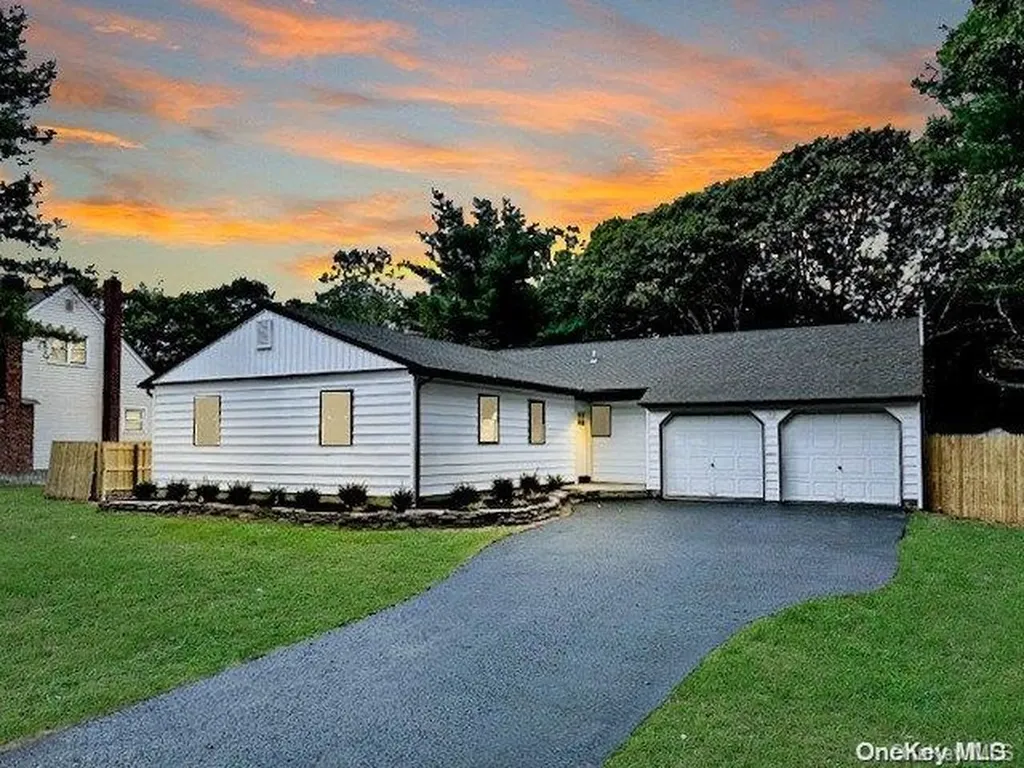 112 Hounslow Road Shirley NY 11967