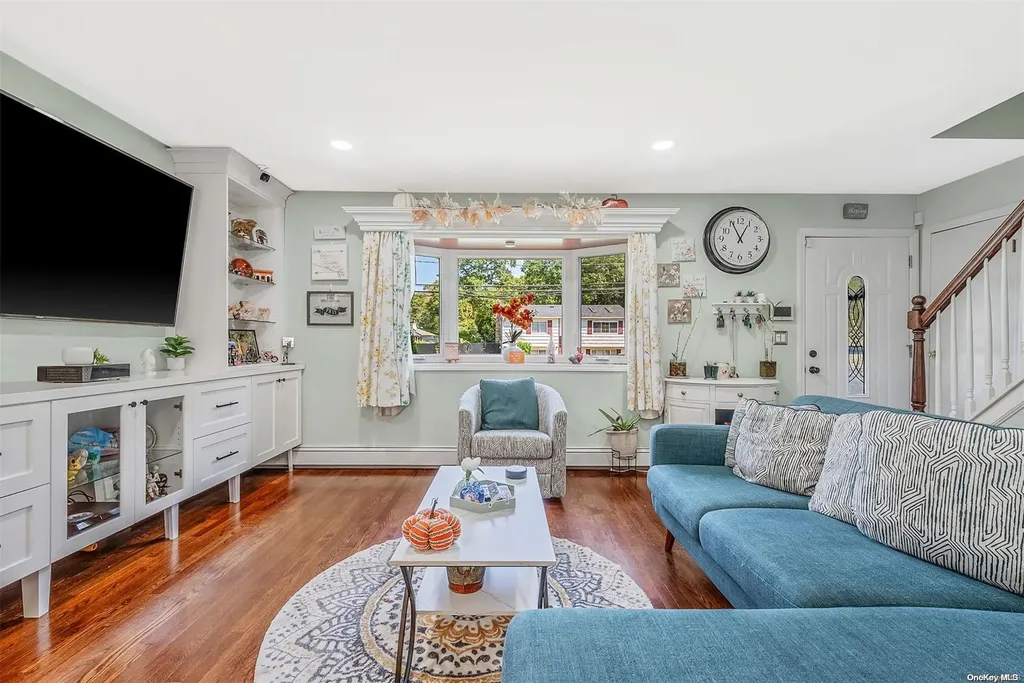 626 Mount Avenue West Babylon NY 11704