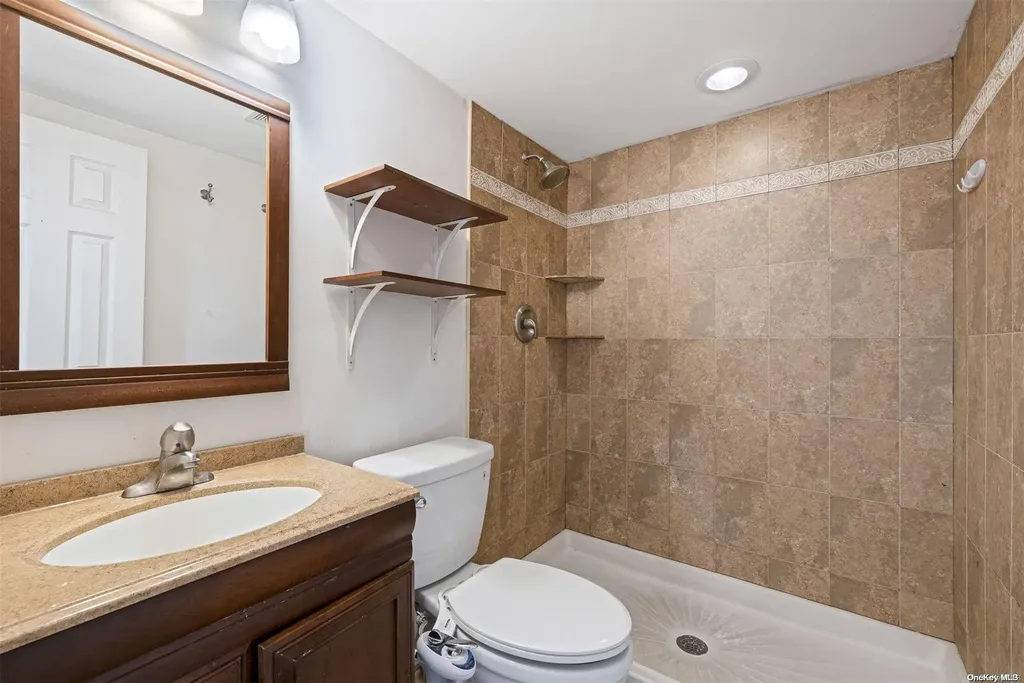 626 Mount Avenue West Babylon NY 11704