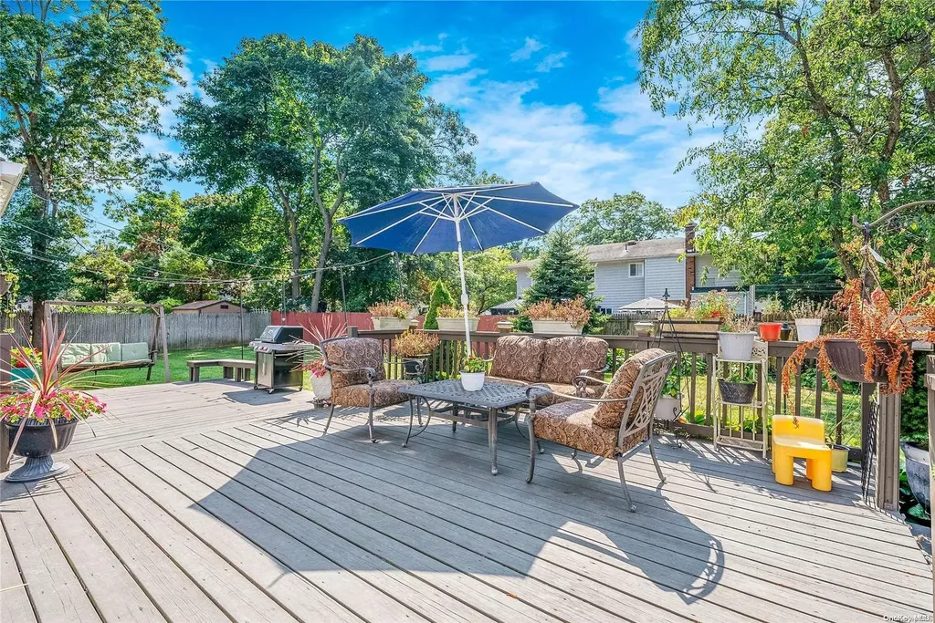 626 Mount Avenue West Babylon NY 11704