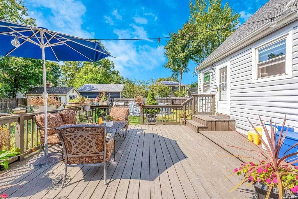 626 Mount Avenue West Babylon NY 11704