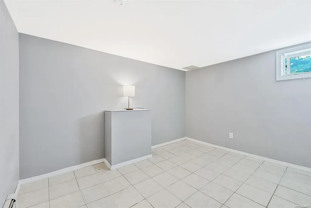 626 Mount Avenue West Babylon NY 11704