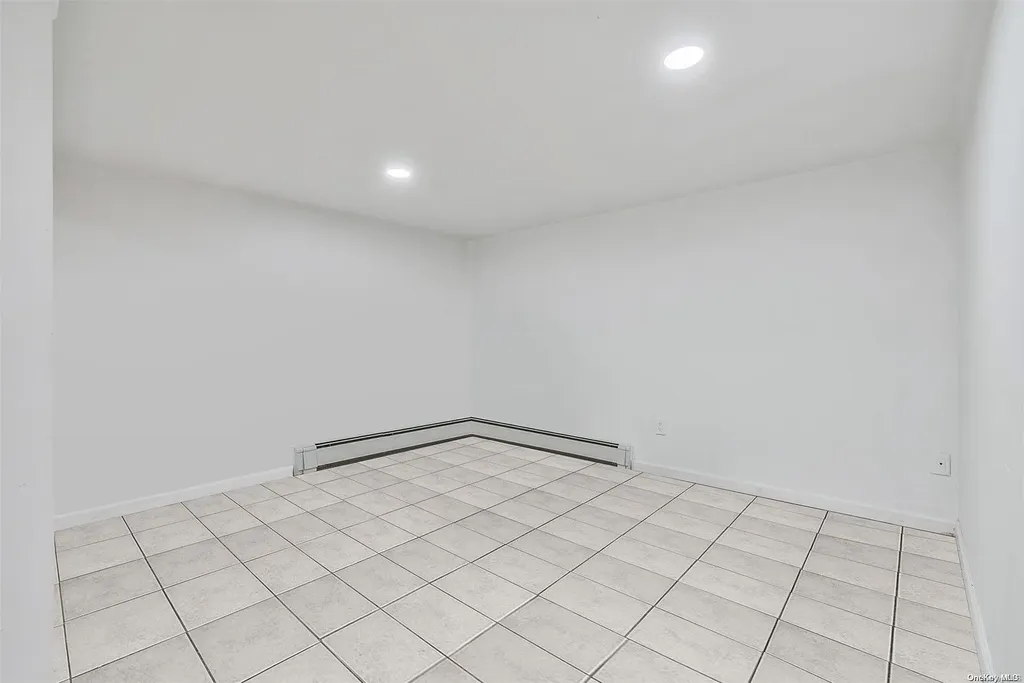 626 Mount Avenue West Babylon NY 11704