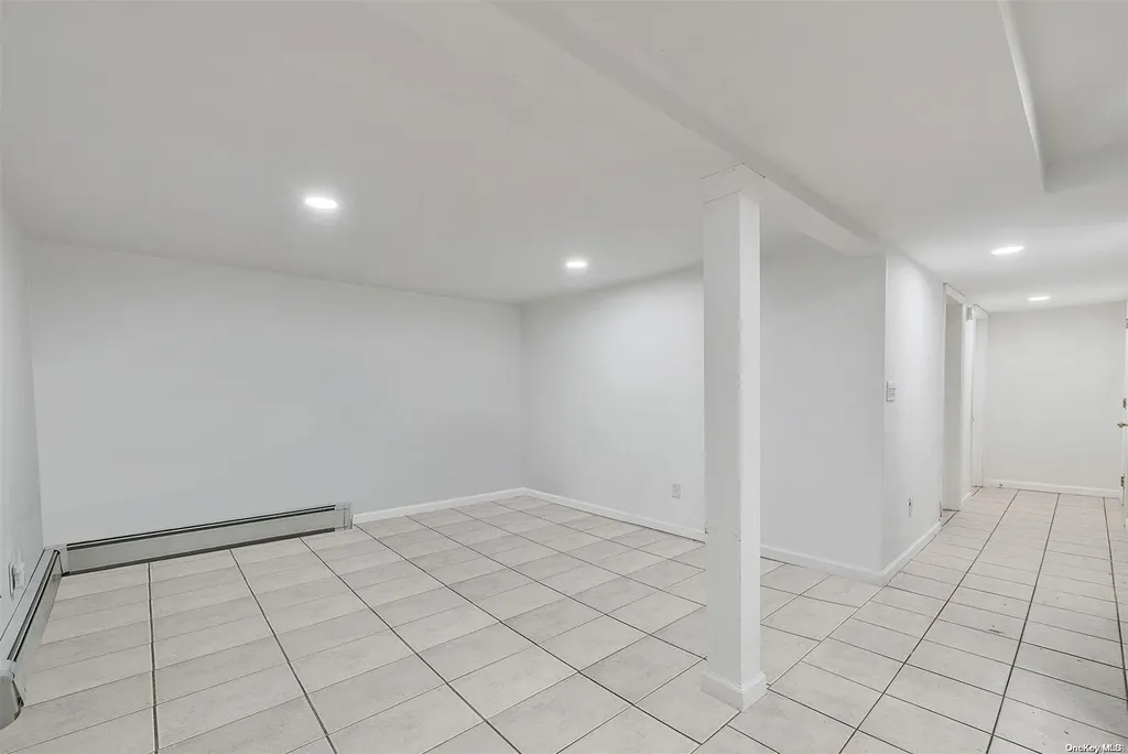 626 Mount Avenue West Babylon NY 11704