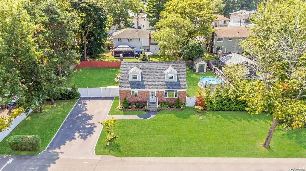 626 Mount Avenue West Babylon NY 11704