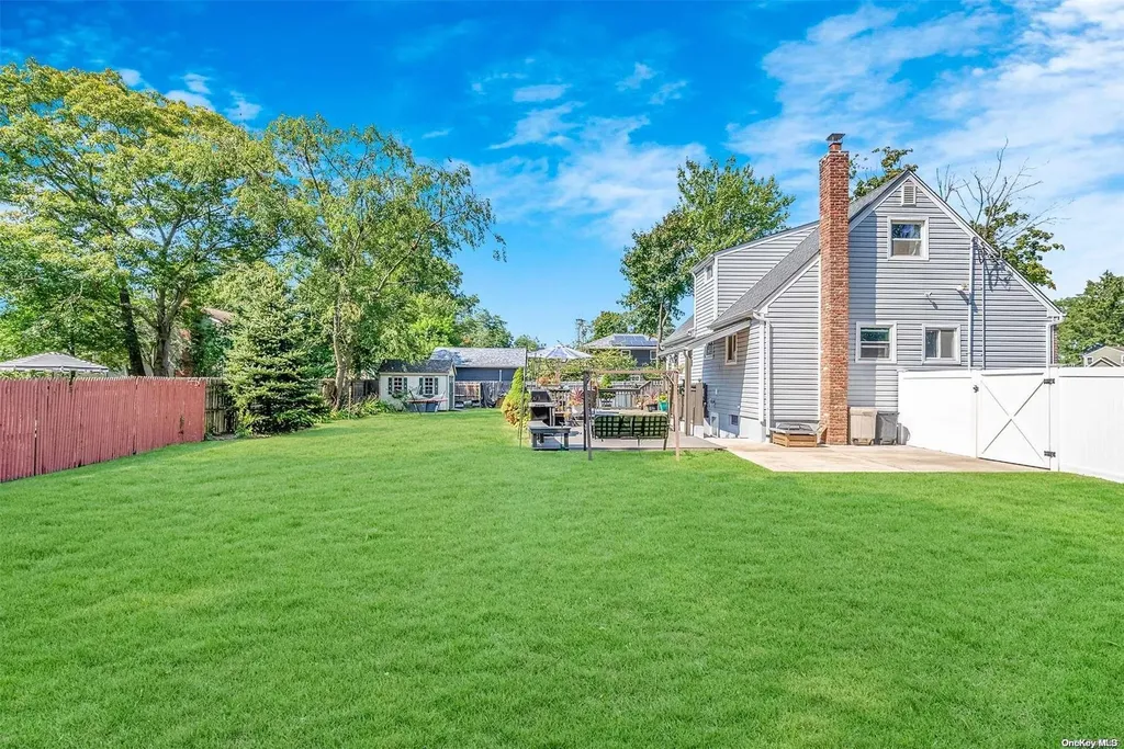 626 Mount Avenue West Babylon NY 11704