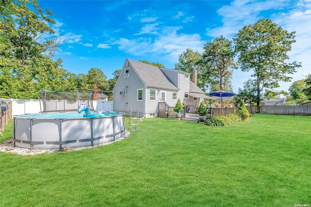 626 Mount Avenue West Babylon NY 11704