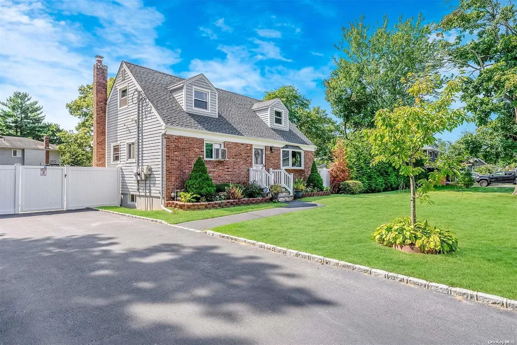 626 Mount Avenue West Babylon NY 11704