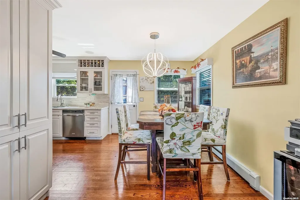 626 Mount Avenue West Babylon NY 11704