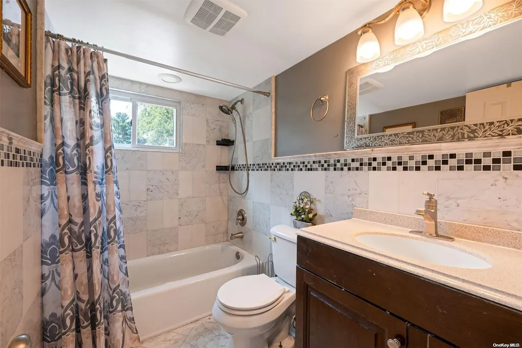626 Mount Avenue West Babylon NY 11704