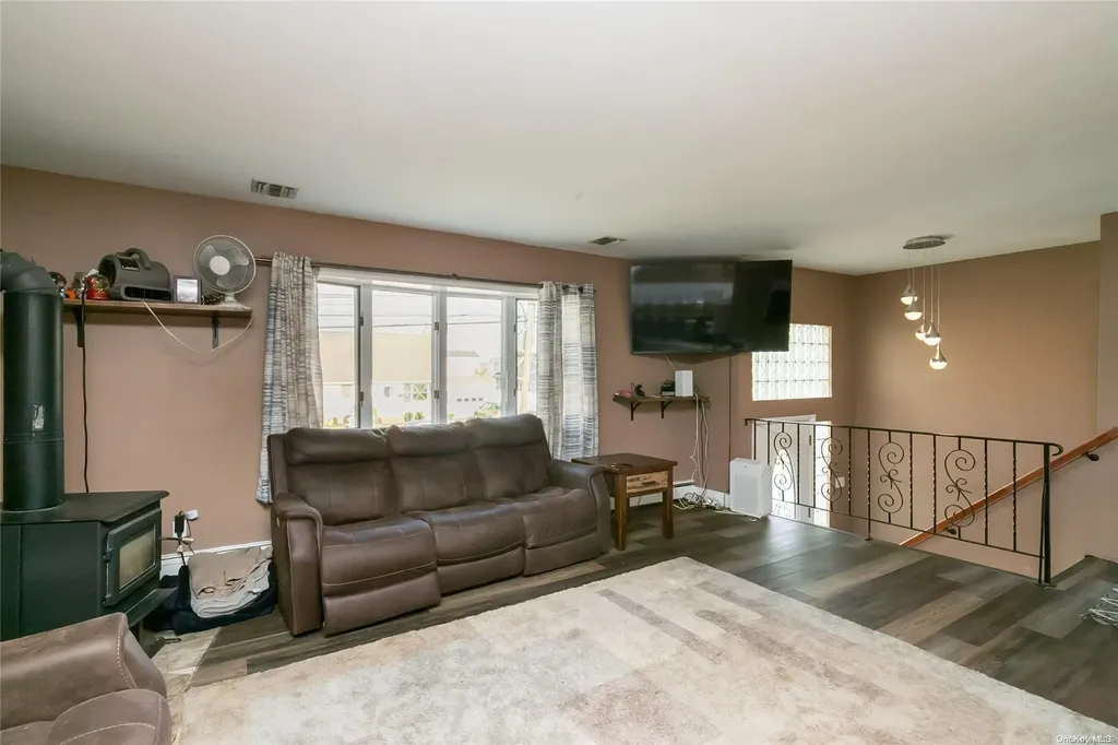 405 Lido Parkway Lindenhurst NY 11757