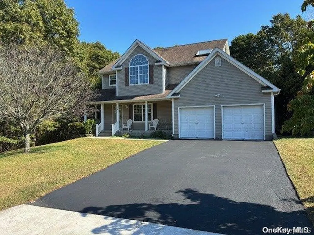 15 Oceanview Boulevard Manorville NY 11949