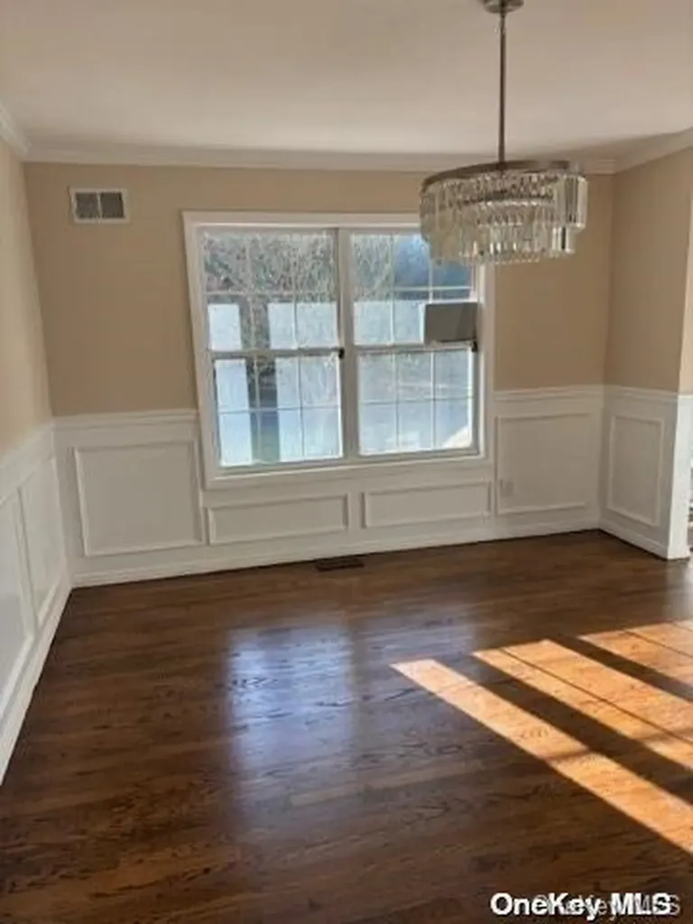 15 Oceanview Boulevard Manorville NY 11949