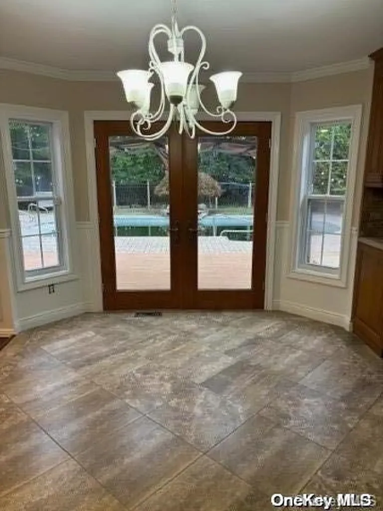 15 Oceanview Boulevard Manorville NY 11949