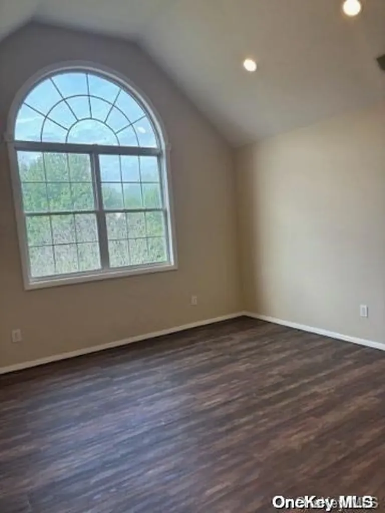 15 Oceanview Boulevard Manorville NY 11949