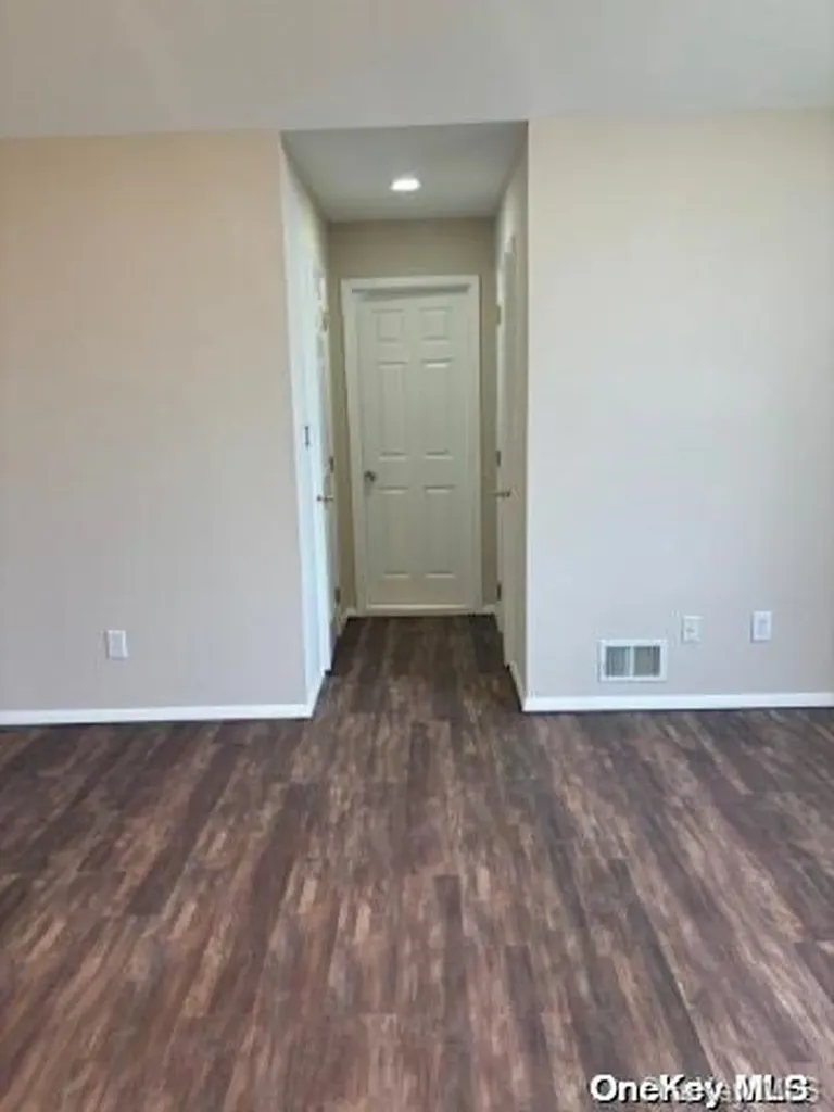 15 Oceanview Boulevard Manorville NY 11949