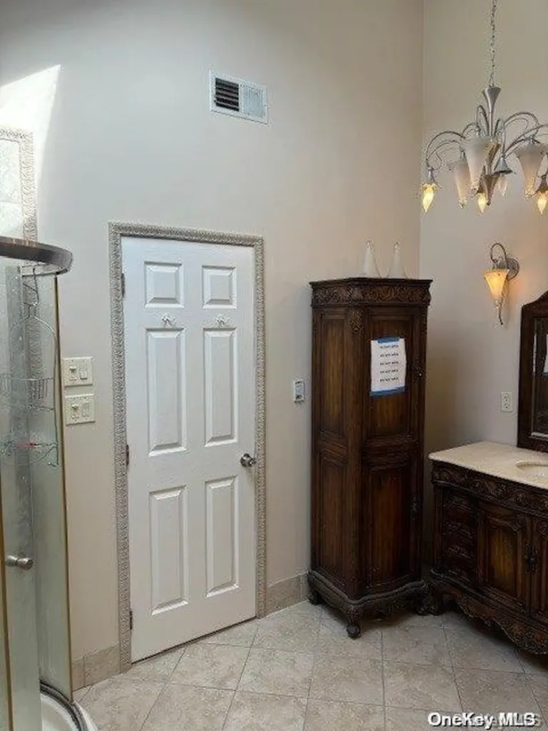 15 Oceanview Boulevard Manorville NY 11949